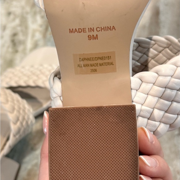 Women’s STEVE MADDEN Daphne braided block heel bone sandals- Size 9 - Picture 7 of 7